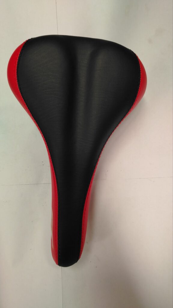 ASIENTO MTB GT "JAGUAR" COLORES NEGRO/ROJO