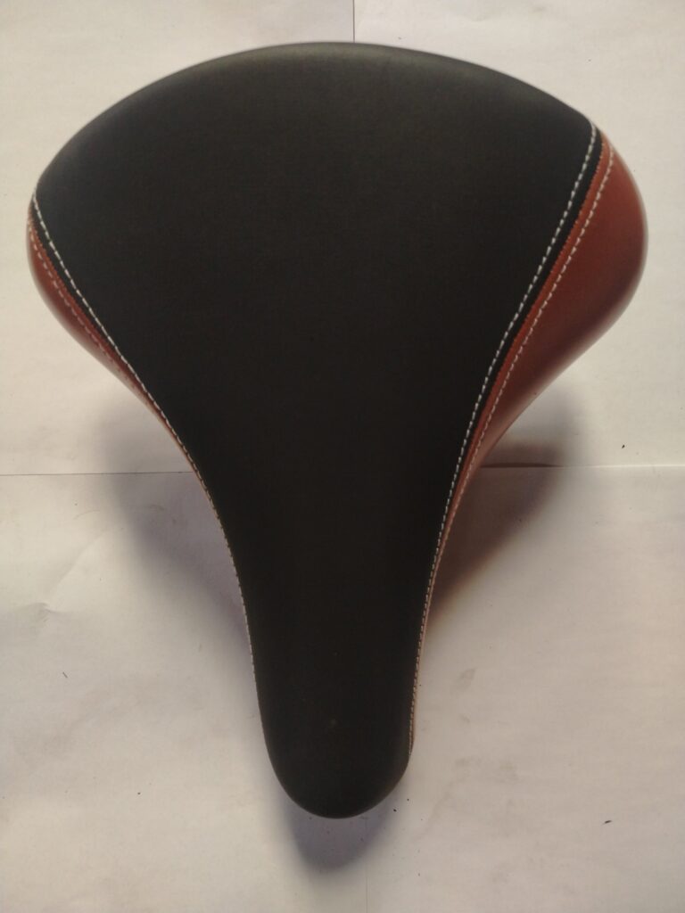 ASIENTO ALPE TMO STANDAR C/COSTURAS NEGRO/CAFE