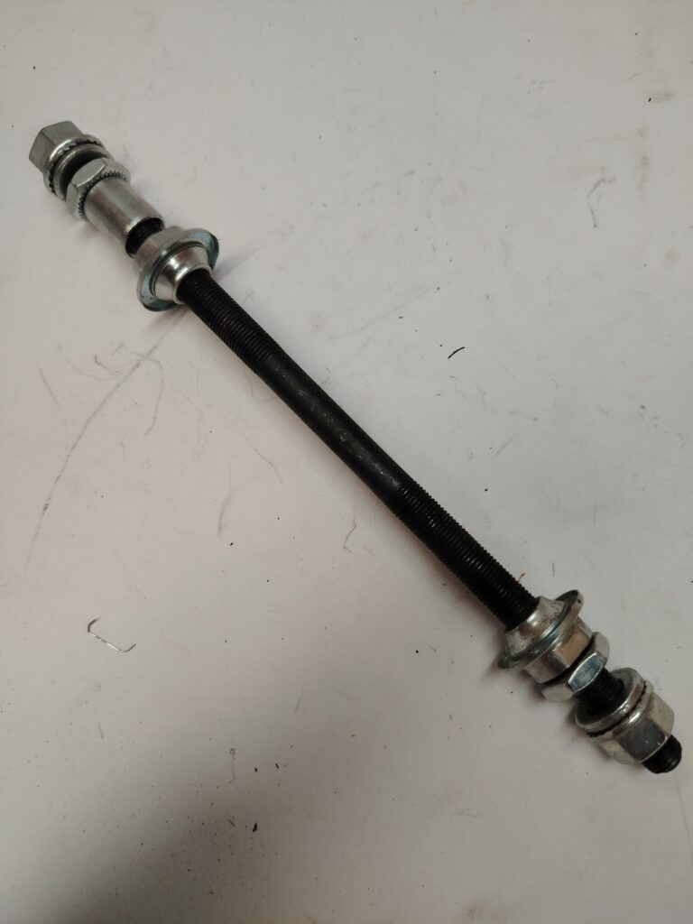 EJE MAZA TRAS.3/8 210MM CRM C/SEP ALF HW-507 HW-508 *BB