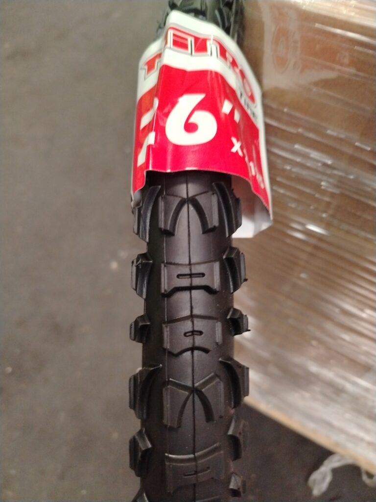 LLANTA R-26 X 2.125 NEGRA MTB TAQUETE RBM
