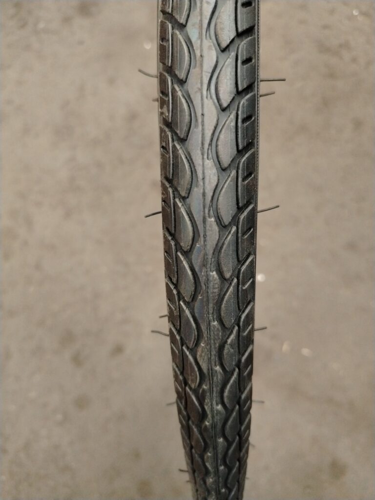 LLANTA R-26 X 1.50 NEGRO KYLIN JRS F-57