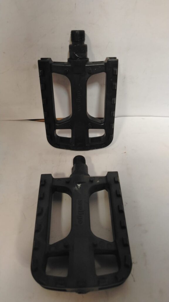 PEDAL 9/6 O 1/2 RESINA CON REFLEJANTE NEGRO WELLGO FMX FI416039